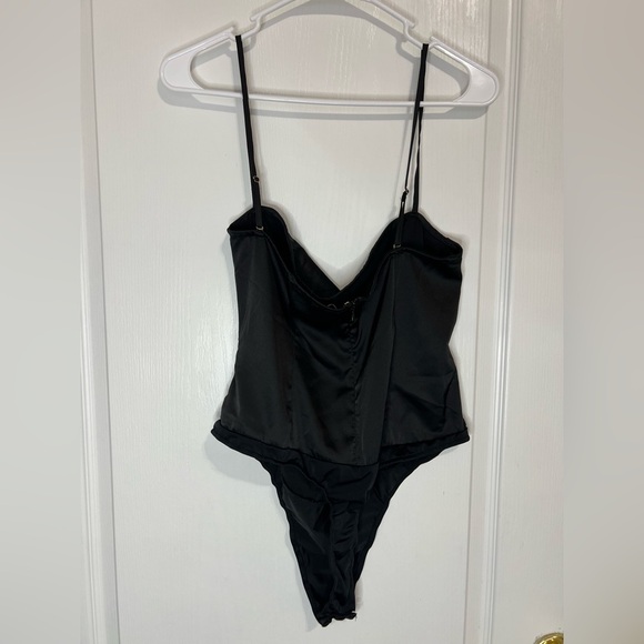 WeWoreWhat Sleek satin Black sleeveless Bodysuit size L - Picture 5 of 11